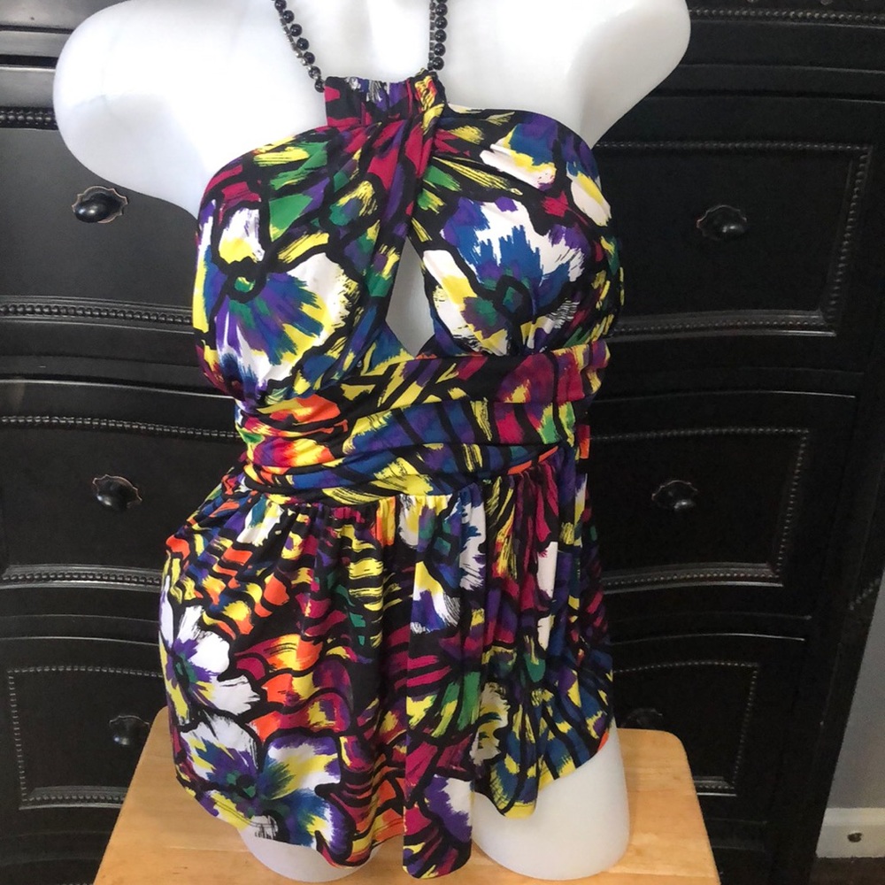 Could tour padded top with necklace